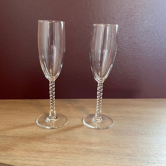 Set of 2 twisted stem champagne flutes; Like new - Picture 1 of 6